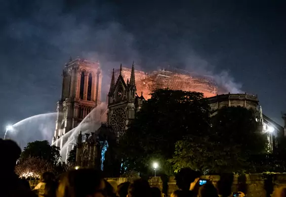 Muzułmanie cieszyli się z pożaru Notre Dame? AFP tłumaczy historię zdjęcia, które obiegło świat