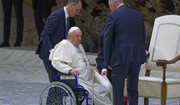 Papież Franciszek w szpitalu, w Watykanie niepewność. Co oznaczają problemy z oddychaniem?