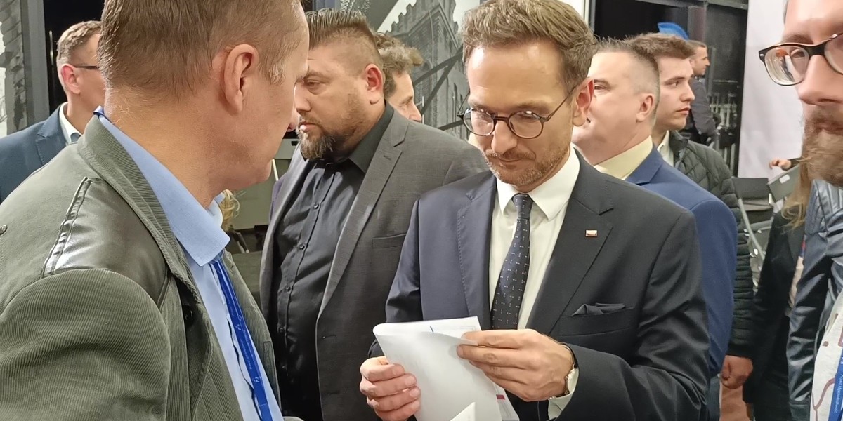 Minister waha się w sprawie uczciwości. Waldemar Buda nie podpisze deklaracji? 