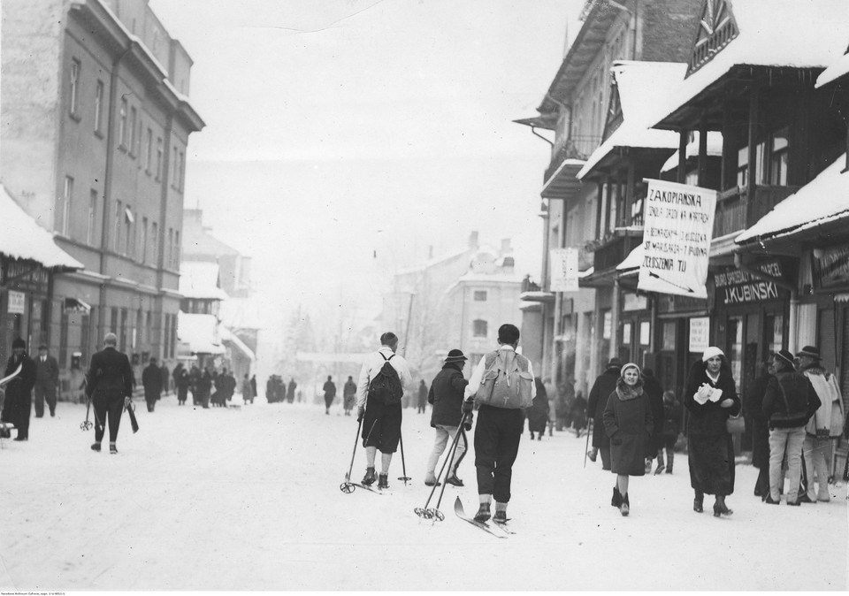 Ulica Krupówki w Zakopanem na przedwojennych fotografiach