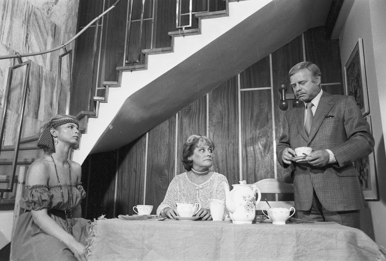 Monika Świtaj, Barbara Horawianka i Stanisław Niwiński w sztuce "Śmierć po raz drugi" (Warszawa, 1984)