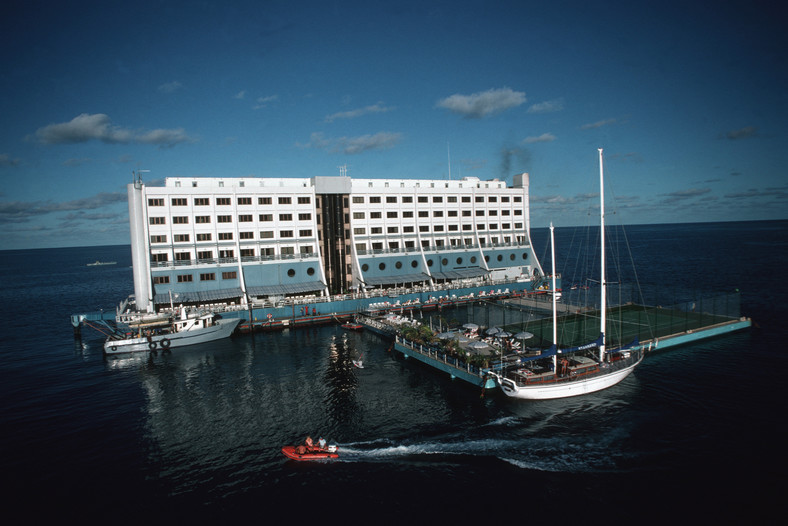 Pierwszy hotel na wodzie. Zdjęcie z 1988 r. 