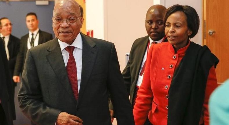 South Africa's President Jacob Zuma (L) leaves after a summit on health and sanitary security in Lyon, France, March 23, 2016. 