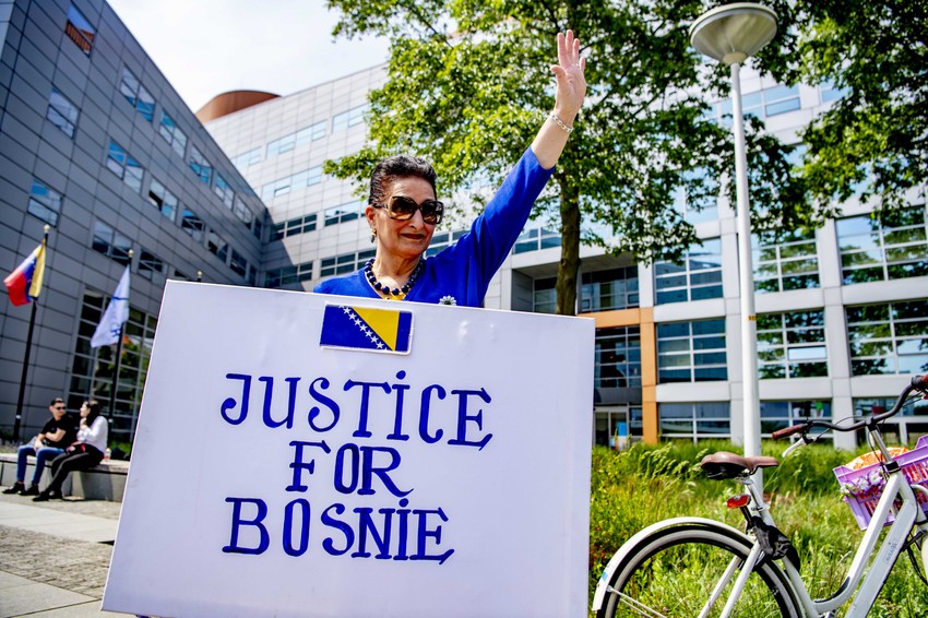 Protest u Hagu uoči suđenja Mladiću