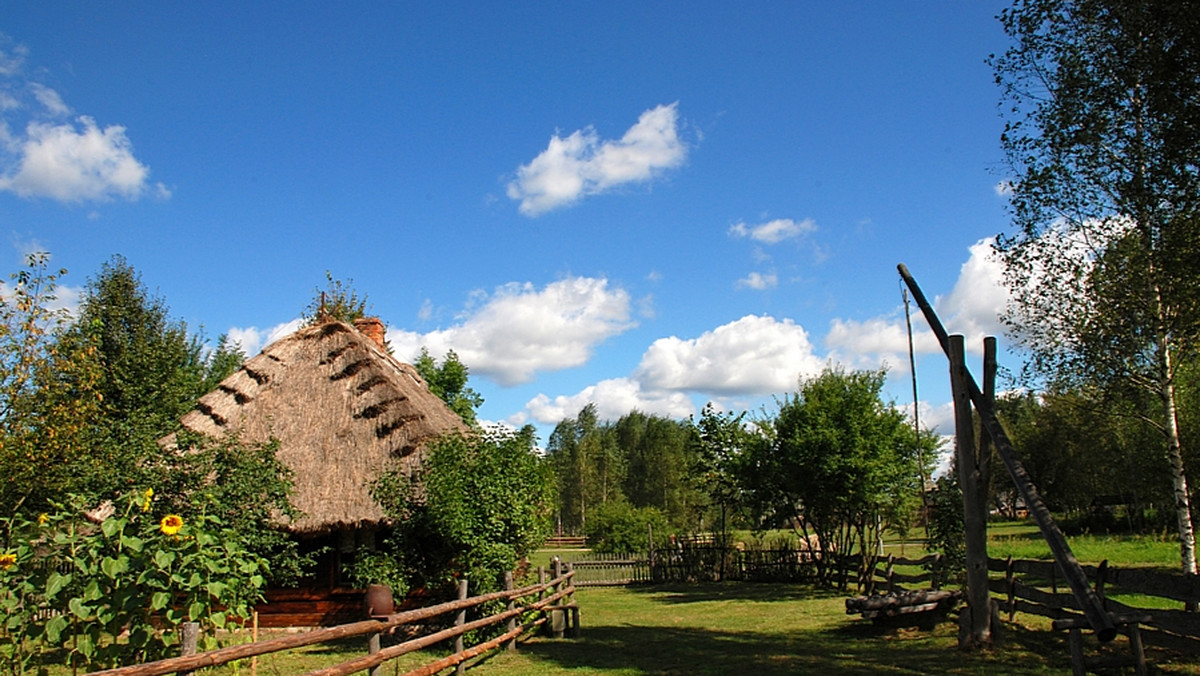 Wiosną 2013 roku ruszy w Mielniku nad Bugiem (Podlaskie) budowa Parku Historycznego Trylogia, czyli sienkiewiczowskiej Stanicy Chreptiowskiej. Stanica - pierwszy element parku - ma być gotowa do końca 2014 r., ale turyści wcześniej będą mogli uczestniczyć w pokazach budownictwa drewnianego.