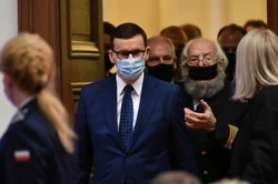 Węgierski dziennik pisze o ochronie granic UE. I przytacza słowa Morawieckiego