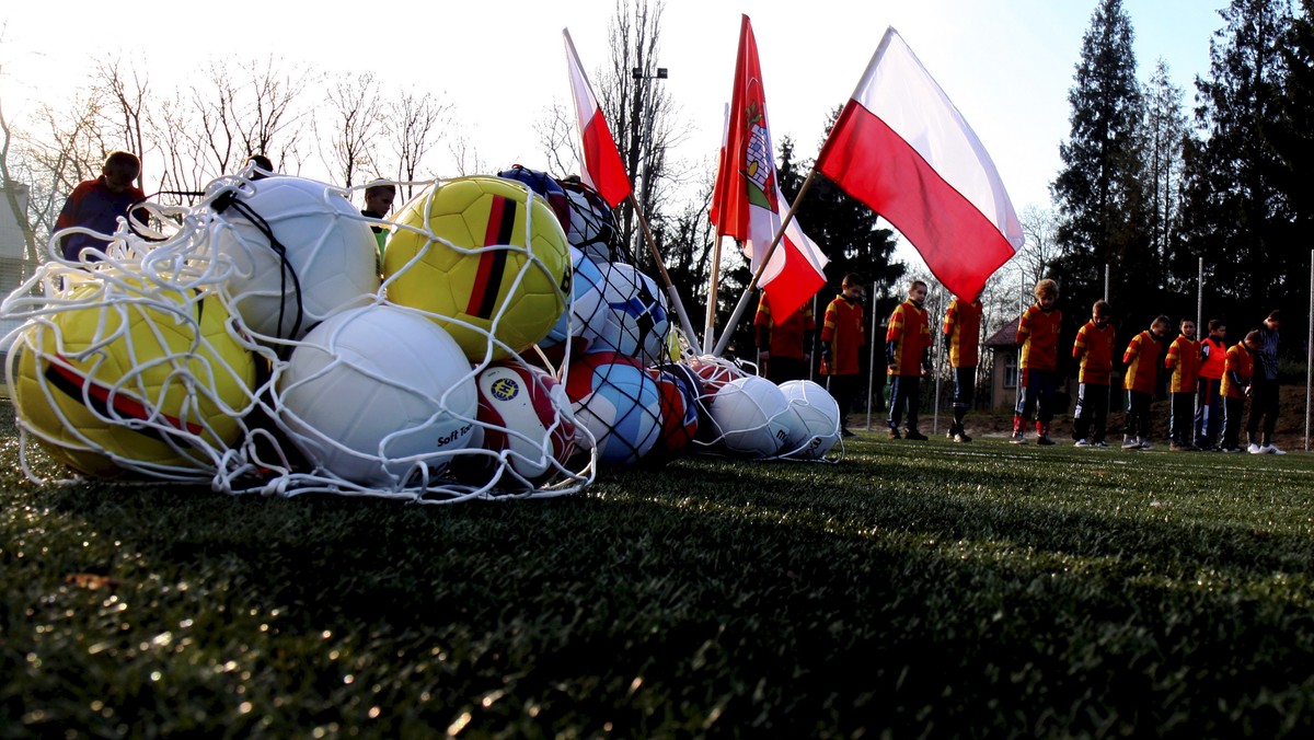 Ryszard Sobiesiak chciał założyć firmę, która będzie budować Orliki. O swoich planach miał mówić byłemu ministrowi sportu Mirosławowi Drzewieckiemu - informuje "Wprost".