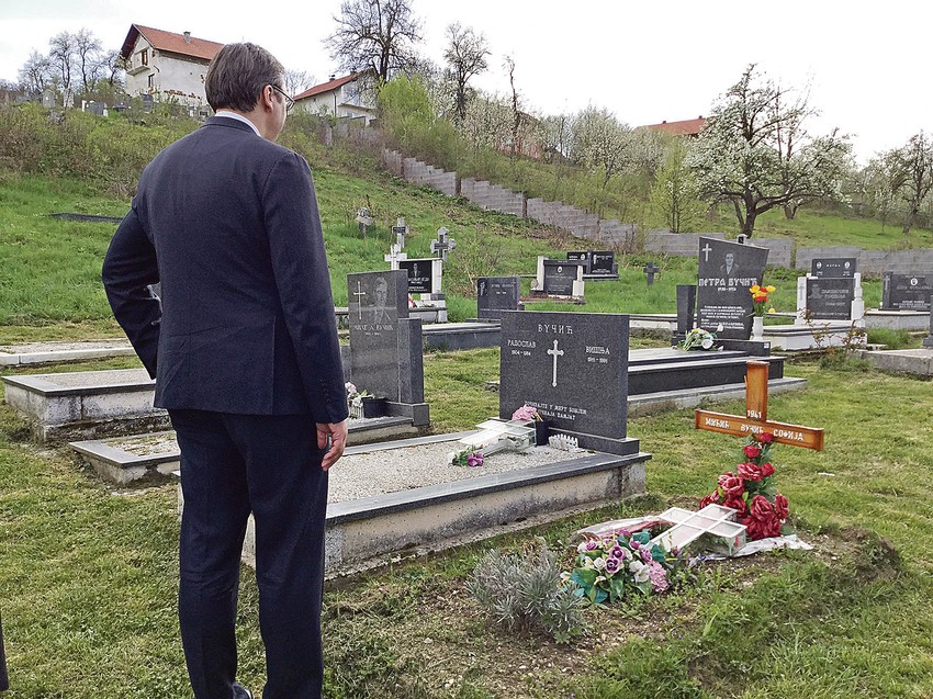 Vučić na groblju predaka