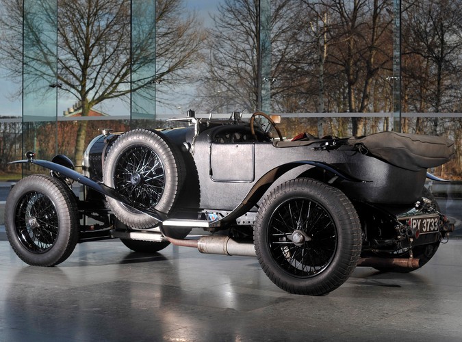 Nazwa supersports nie wzięła się z sufitu bowiem to hołd sportowemu bentleyowi z 1925 roku. Orginalny supersports z tamtych czasów był odchudzoną, ostrzejszą wersją modelu speed