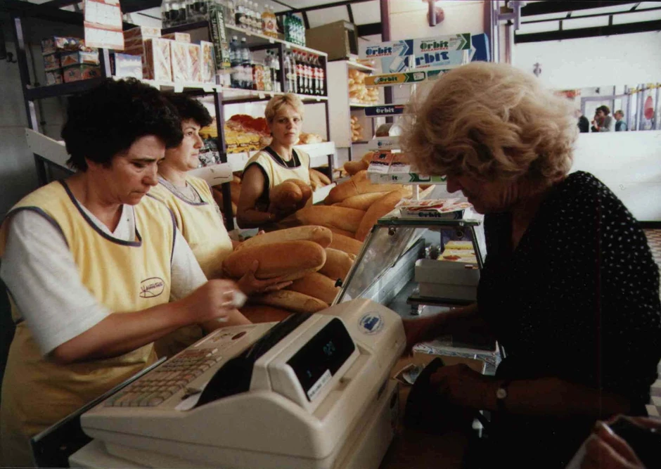 U malim radnjama svaki član porodice ima određen zadatak