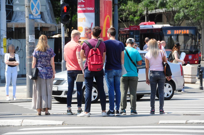 Crveno za pešake traje i duže od minut i po: Prelaz na Trgu