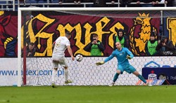 Lech w 7 minut zadał 3 ciosy, po których Pogoń znalazła się na 'deskach" [WIDEO]