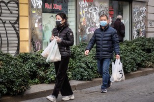 WHO: Po raz pierwszy więcej nowych zakażeń koronawirusem wykryto poza Chinami niż w Państwie Środka