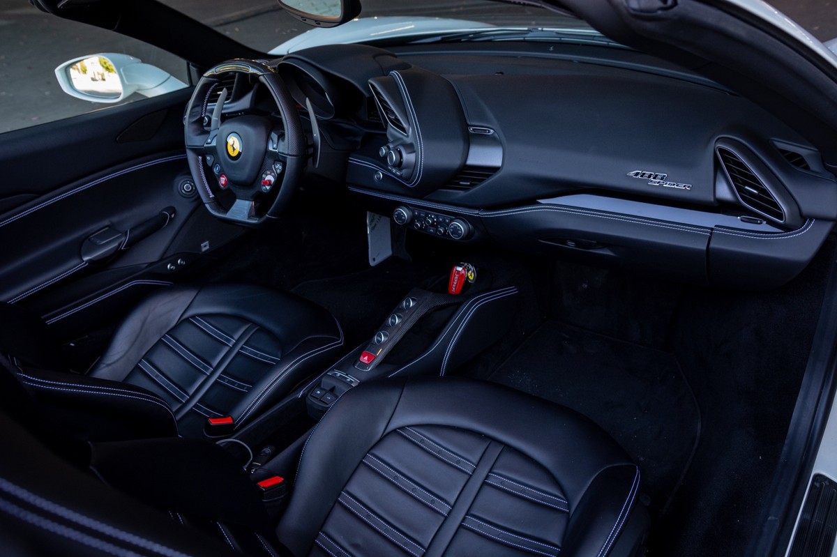 Ferrari 488 Spider - samochód należał do Roberta Lewandowskiego
