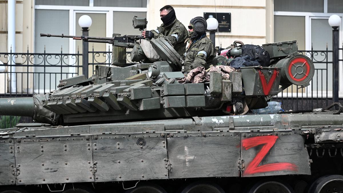 Rostów nad Donem. Bojownicy Grupy Wagnera w pobliżu kwatery głównej Południowego Okręgu Wojskowego. 24 czerwca 2023 r.