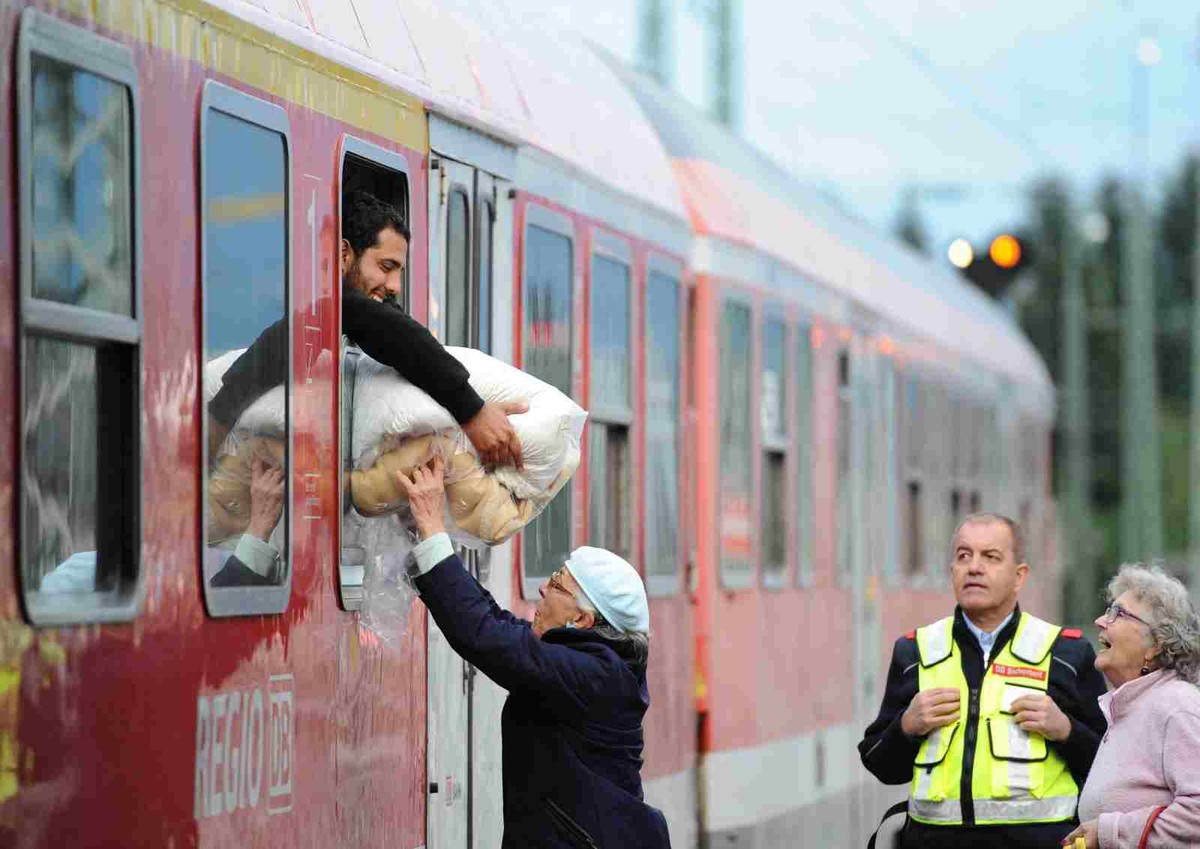 Imigranci w Freilassing w Niemczech EPA/ANDREAS GEBERT Dostawca: PAP/EPA.