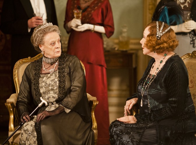 Maggie Smith i Shirley MacLaine w serialu 'Downton Abbey'