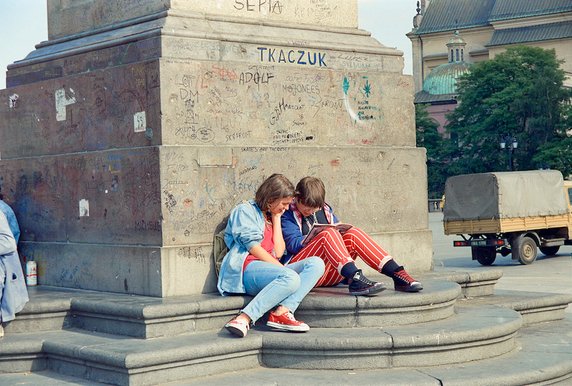 Błysk, mat, kolor. Sentymentalna podróż do Warszawy lat 90-tych