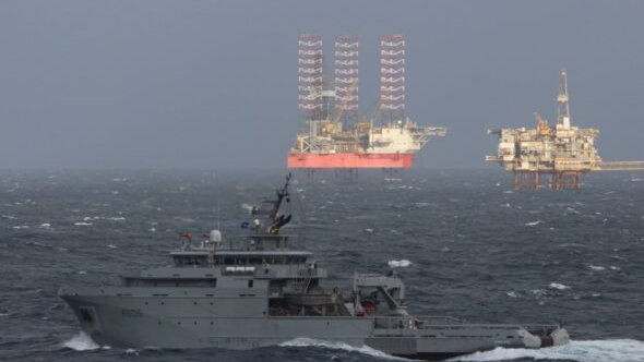 Francuski okręt ochrania norweskie złoża naftowe