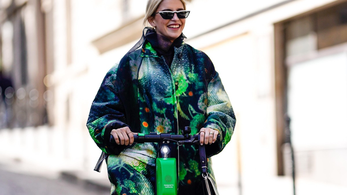 Street Style : Paris Fashion Week Womenswear Spring/Summer 2019 : Day Six