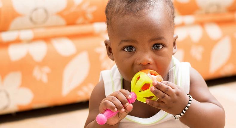 La bouche d’un bébé est plus sensible que ses mains