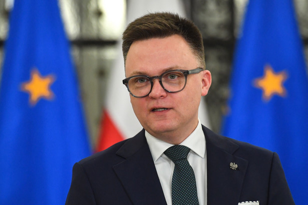Marszałek Sejmu Szymon Hołownia podczas konferencji prasowej w Sejmie w Warszawie
