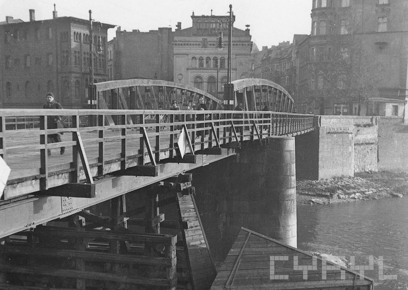 Most Chwaliszewski w czasie II wojny światowej widok od zachodu z fragmentem wyspy Chwaliszewskiej