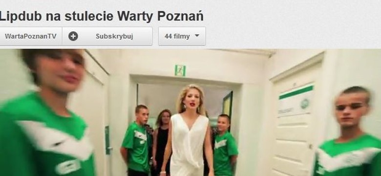 Pani prezes znów się lansuje. Śpiewa klubowy hymn. Zobacz teledysk