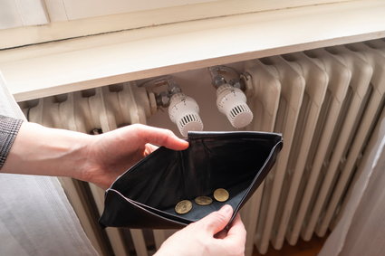  Jak zatrzymać ciepło w domu i zaoszczędzić pieniądze? Jest tani sposób
