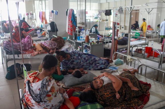 OD EPIDEMIJA MALIH BOGINJA PREMINULO 86 DECE Bolnice u ovoj državi PREPUNE, vlast proširila kampanju vakcinacije (FOTO)
