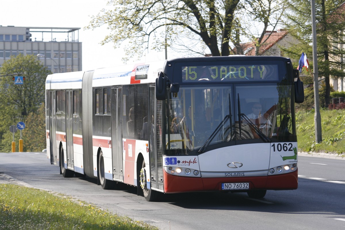 Zamówienie warte ponad 80 mln euro obejmuje dostawy do Aten 220 autobusów Solaris Alpino o długości 8,6 metra oraz 100 przegubowych autobusów Solaris Urbino 18. Zgodnie z umową, dostawy autobusów rozpoczną się w ciągu 6 miesięcy od podpisania kontraktu.