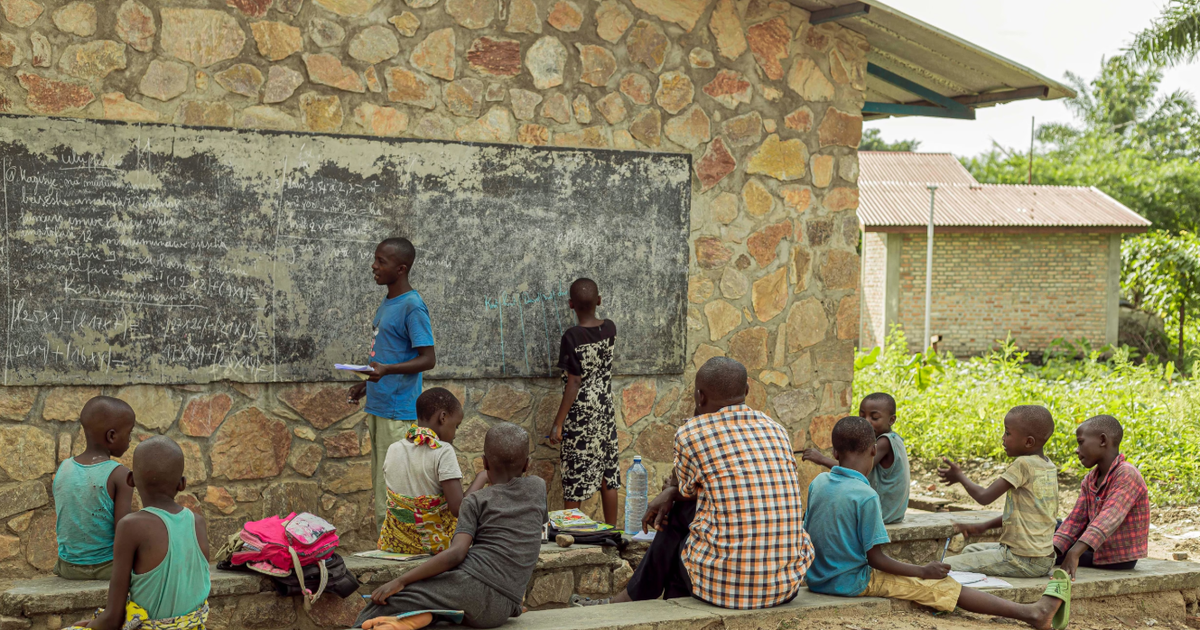 Top 10 African countries with the largest populations living in multidimensional poverty