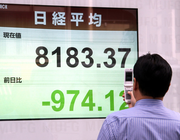 Indeks Nikkei runął na ponad 10 proc. Fot Bloomberg News