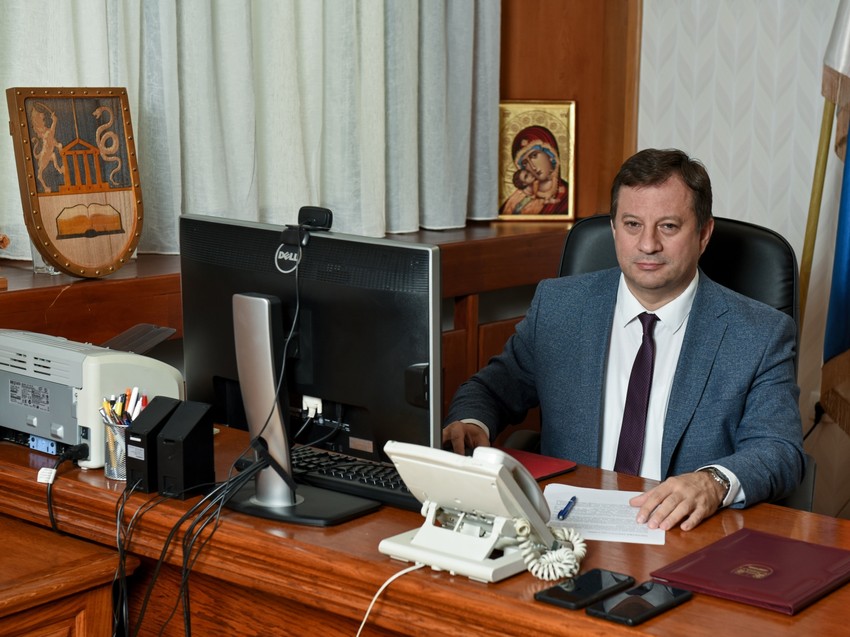 Veštačka inteligencija ne može ništa da uradi ako su podaci loši i ako kvalitet podataka ne odgovara pitanju koje se postavlja - objašnjava profesor Nenad D. Filipović 