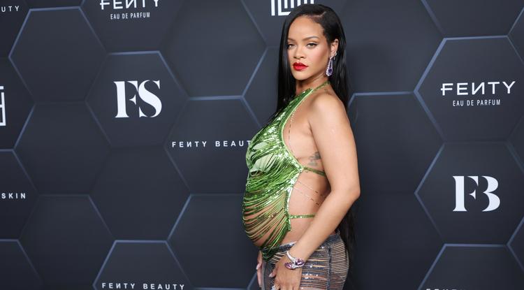 Rihanna bátran megmutatta gömbölyödő pocakját a nagyközönség előtt is Fotó: Getty Images