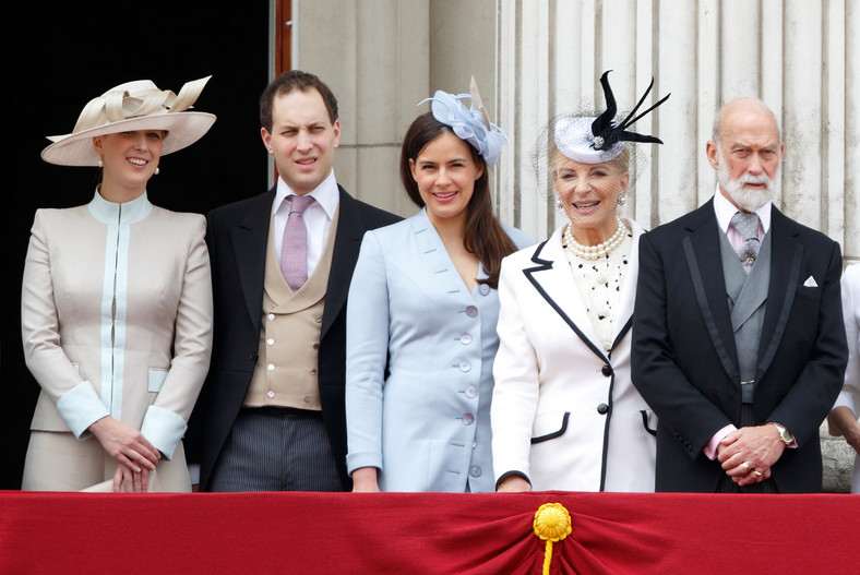 Sophie z mężem, teściami i szwagierką Gabrielle na balkonie Pałacu Buckingham