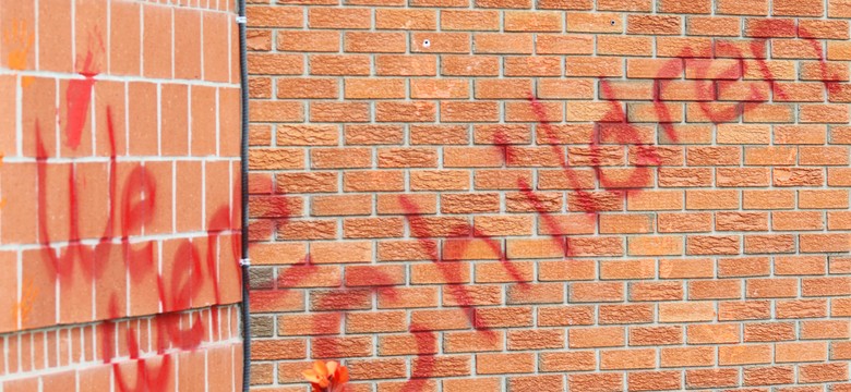 Dzieci bito tak długo, aż zaczynały krzyczeć, żeby "wybić z nich Indianina"