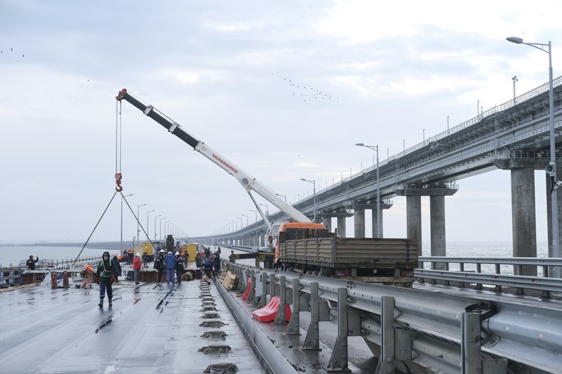 Część Mostu Krymskiego łącząca  rosyjski kontynent i Półwysep Krymski nad Cieśniną Kerczeńską, 19 listopada 2022 r.