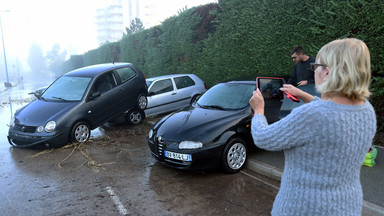 Francja: 13 ofiar śmiertelnych powodzi na południu kraju