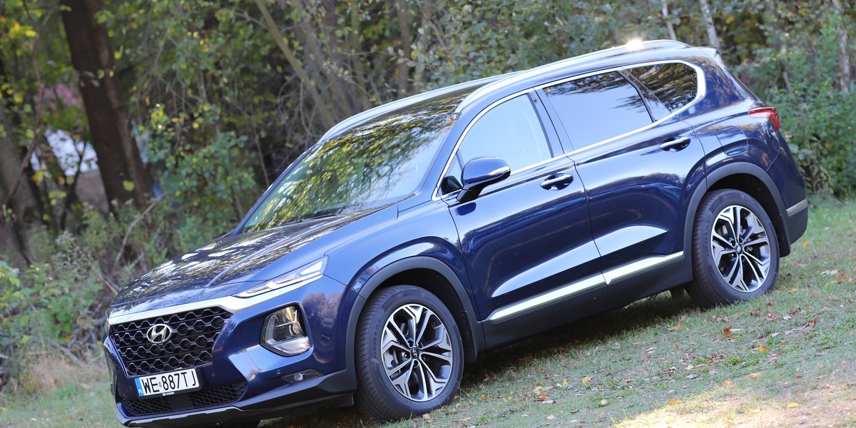 Hyundai Santa Fe jest łatwy w prowadzeniu. To komfortowy, dynamiczny, pojemny i całkiem oszczędny SUV