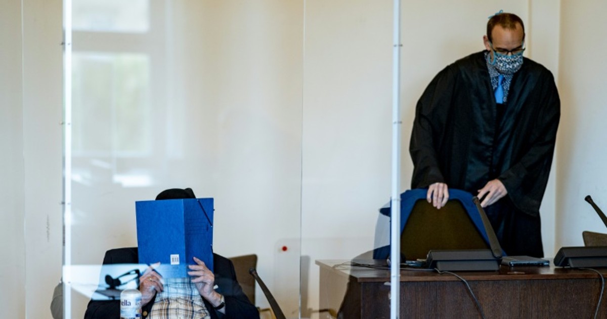 Ahead of court verdict, ex-SS guard apologises to Holocaust victims [ARTICLE]