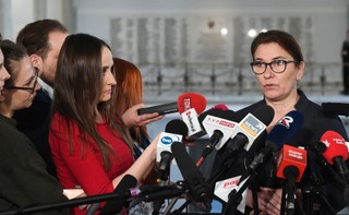 Mazurek: Obiecywane przez Schetynę 100 mld, to 'gruszki na wierzbie'