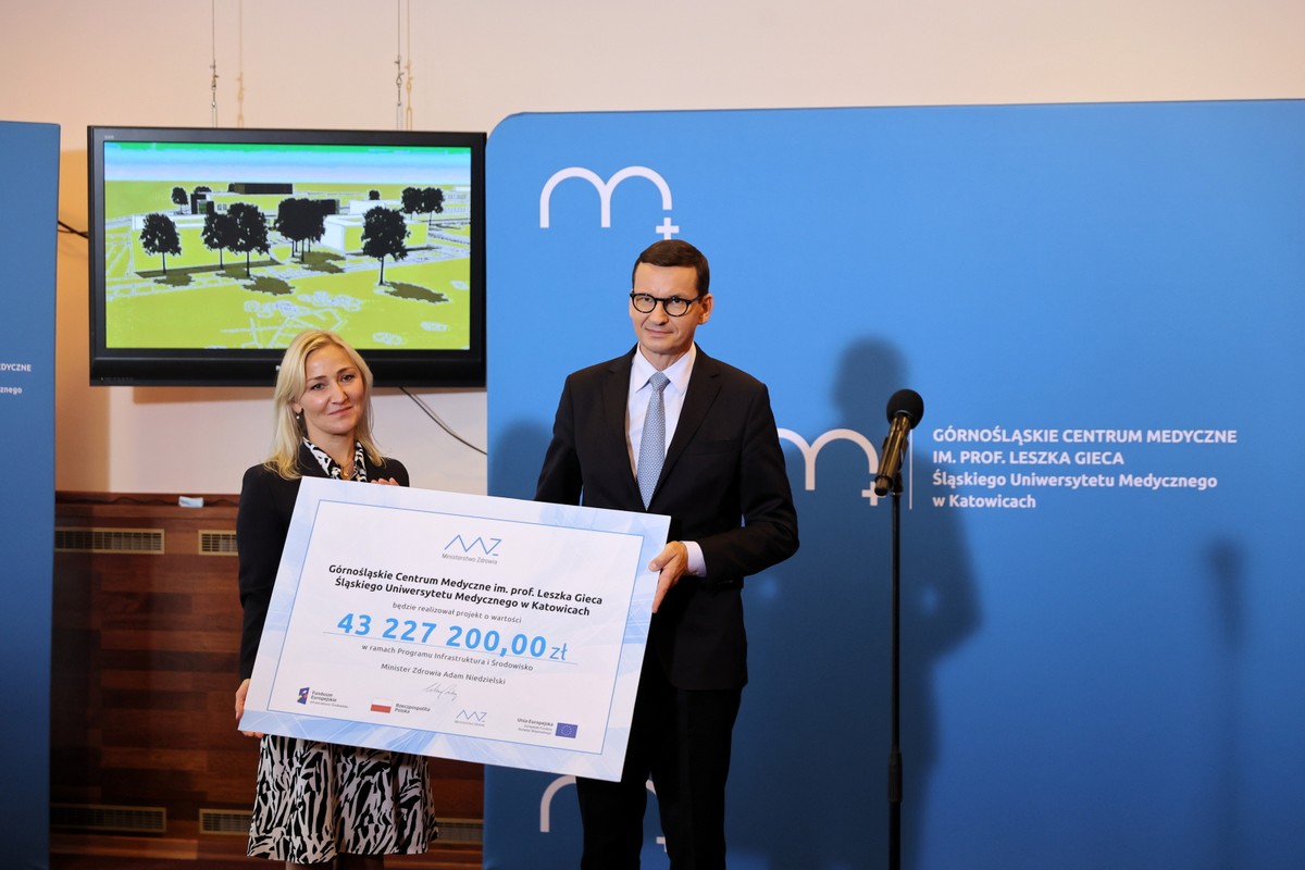 Klaudia Rogowska, dyrektor szpitala w Katowicach, i premier Mateusz Morawiecki