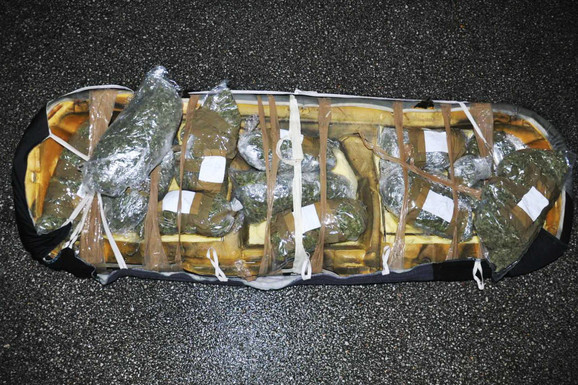 KRIO DROGU U TEGLAMA I KESAMA Krivična prijava zbog dilovanja, pronađeno skoro 4 kg marihuane