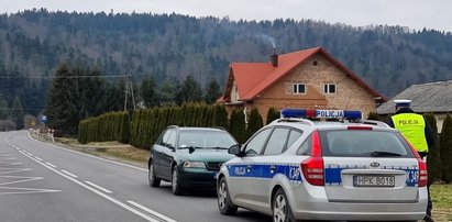 4-latek wbiegł prosto pod rozpędzony samochód. Dziecko trafiło do szpitala