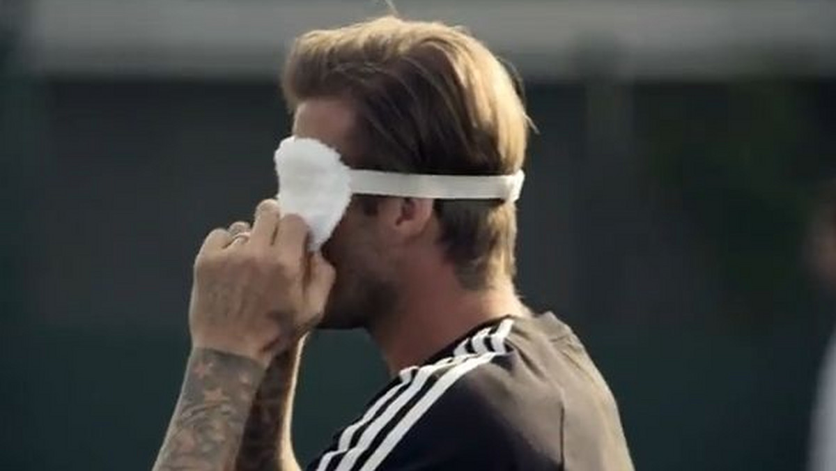 David Beckham wziął udział w treningu paraolimpijskiej drużyny piłkarskiej Wielkiej Brytanii, w której grają niewidomi zawodnicy. Gwiazdor piłki stwierdził, że widząc niezwykły charakter tych sportowców, jest dumny z bycia Brytyjczykiem.