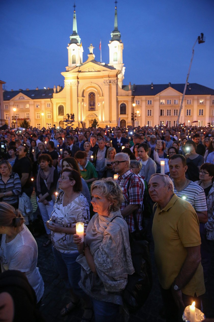 Wrogowie zmian w sądownictwie wciąż walczą. Kolejny dzień protestów