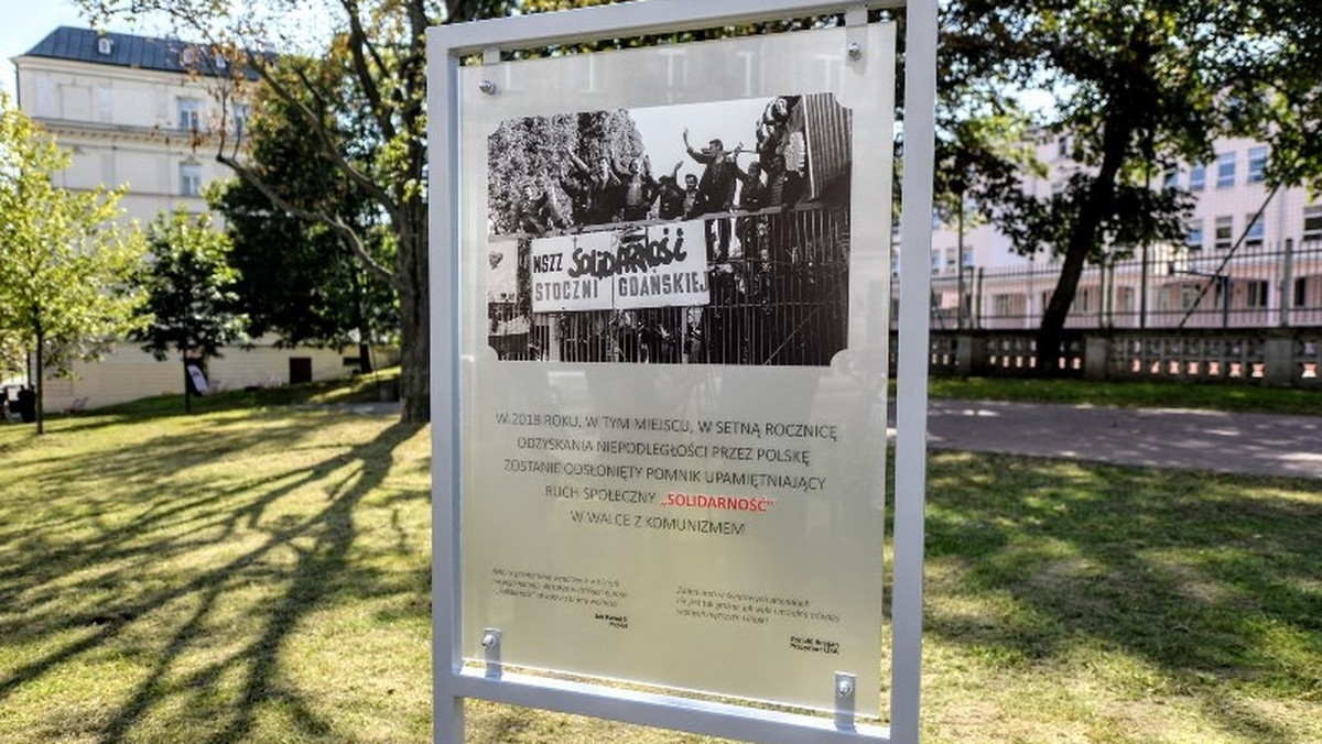 Ma pojawić się na Skarpie Wiślanej, a w jego projekcie zostanie wykorzystany legendarny znak graficzny związku. W Warszawie powstanie pomnik "Solidarności" – ogłosiły dziś władze miasta. Jego odsłonięcie planowane jest w setną rocznicę odzyskania niepodległości przez Polskę.
