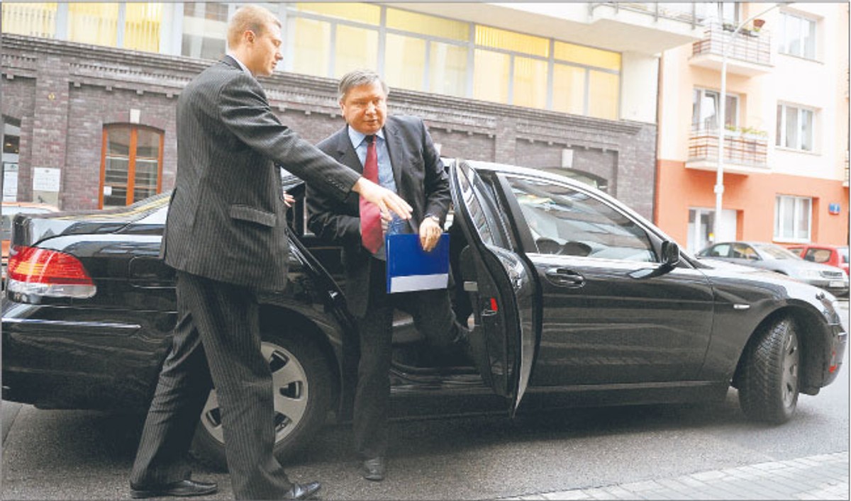 Jerzy Miller ogłosił przetarg na system informatyczny dla sieci CPR-ów Fot. Adam Chełstowski/Forum