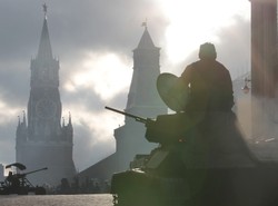 Parada w Moskwie. Zdjęcia jak z wojennego filmu